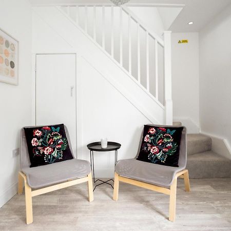 Pass The Keys Spacious And Very Modern Family Home, Central Windsor Eksteriør bilde