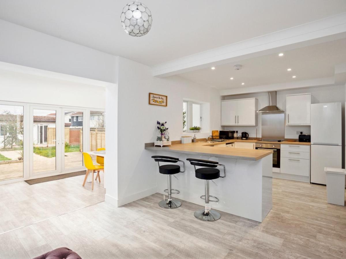 Pass The Keys Spacious And Very Modern Family Home, Central Windsor Eksteriør bilde
