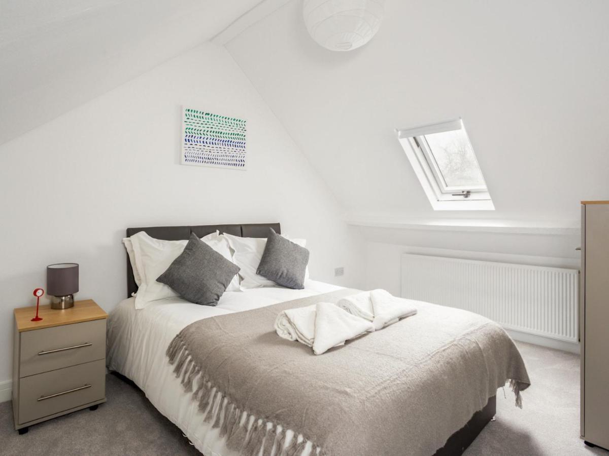 Pass The Keys Spacious And Very Modern Family Home, Central Windsor Eksteriør bilde